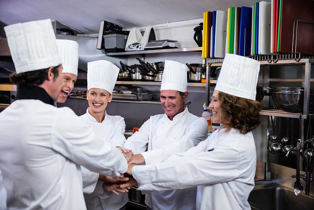 chef-huddle-teamwork