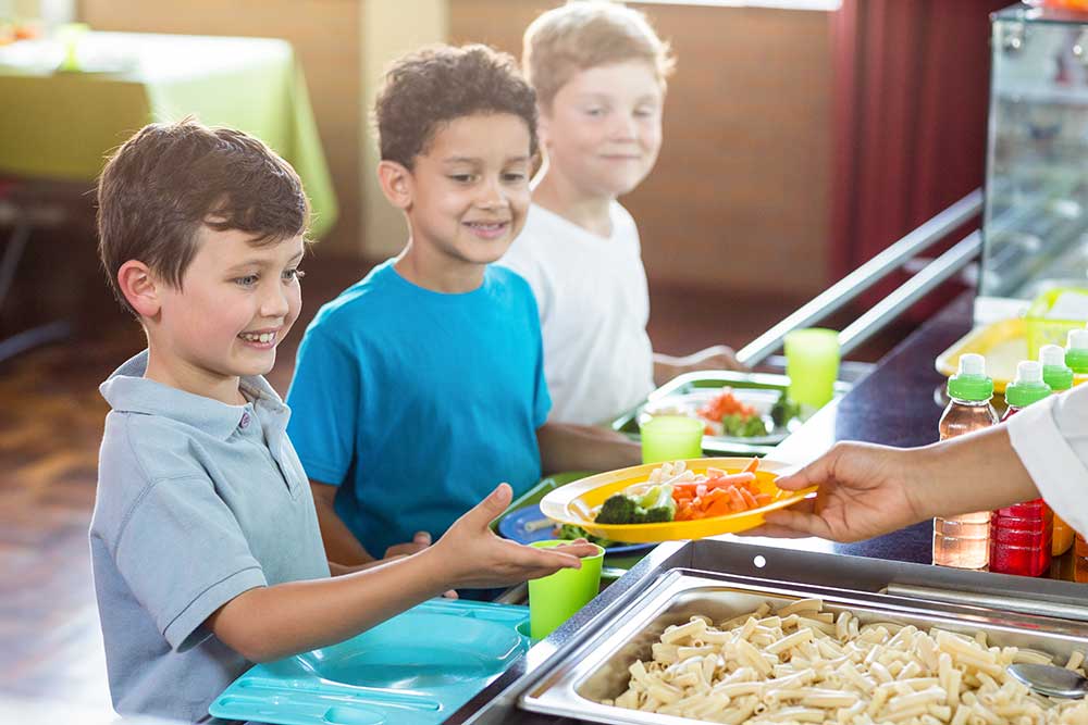 happy-kids-eat-school-food-service